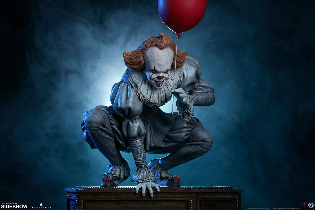 Tweeterhead Exclusive Pennywise maquette. Wolf hand 😁  Pennywise,  Pennywise the dancing clown, Horror movie icons