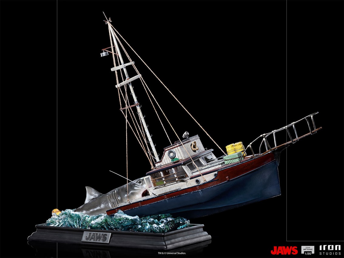 Jaws Attack Demi Art Scale Statue by Iron Studios