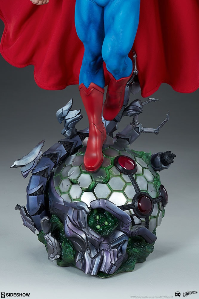 DC Comics Superman Premium Figure | Sideshow Collectibles