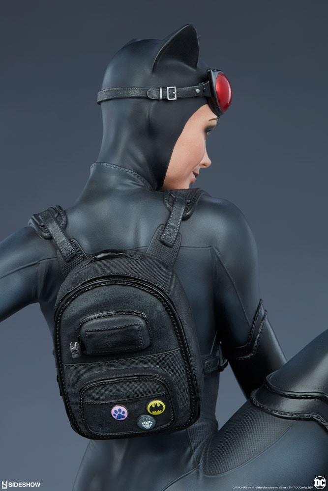 Sideshow DC Comics Catwoman Premium Statue - TOYSLIFE