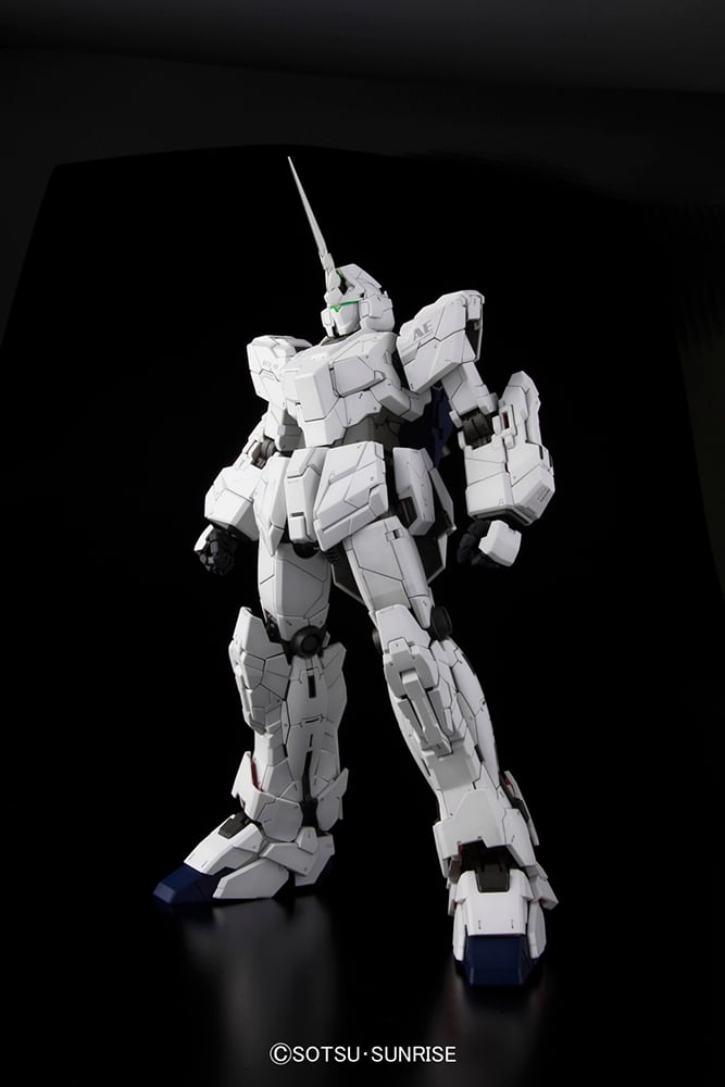 PG RX-0 Unicorn Gundam 1:60 Model Kit by Bandai | Sideshow Collectibles
