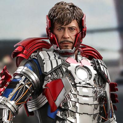 Tony Stark (Mark V Suit Up Version) (Marvel) Sixth Scale Figure by Hot Toys Deluxe Version