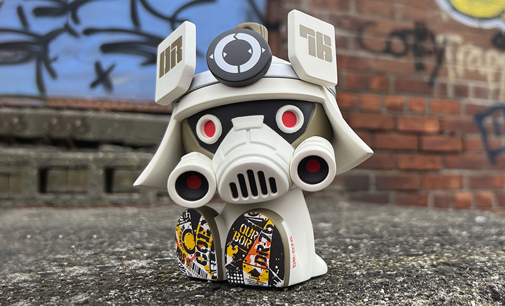 DR76 Phantom White 5oz Canbot by Clutter Studios | Sideshow 